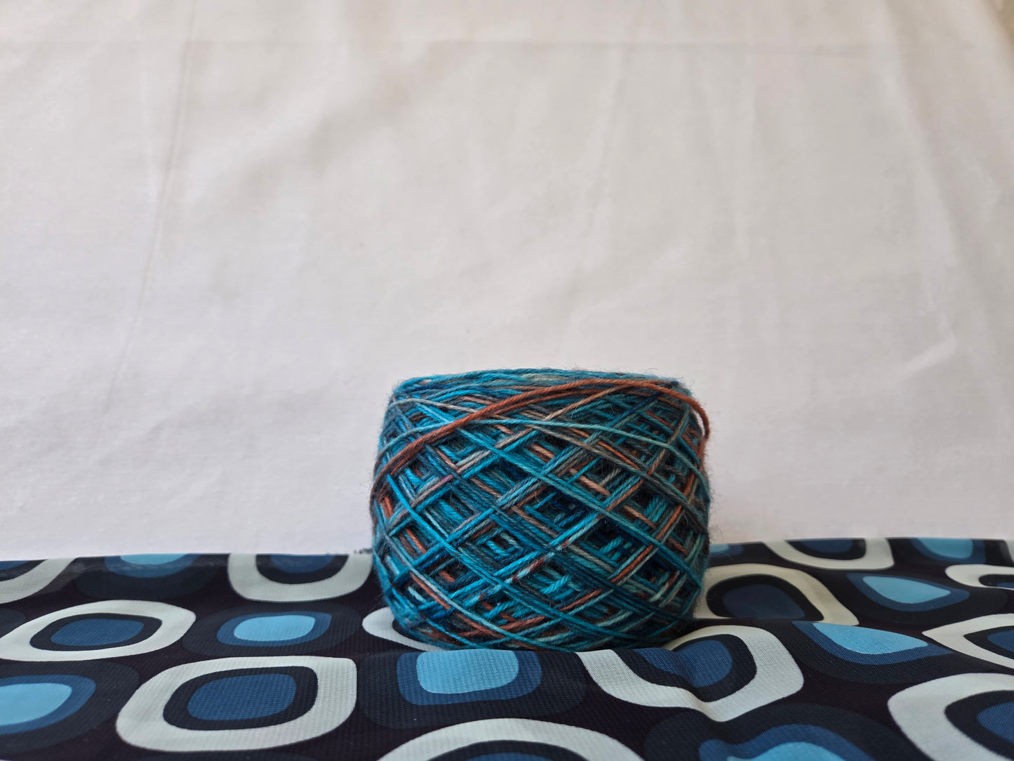 Kit à composer soi-même " Corail " 1S02 ( 1 échevau mis en cake ) .