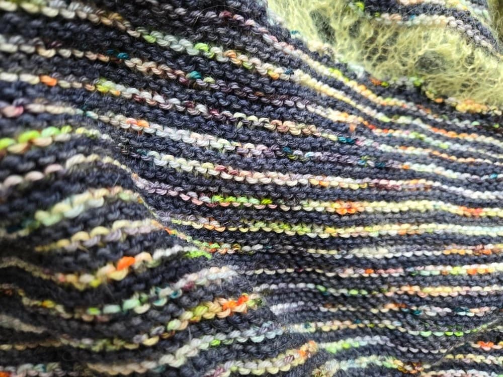 Laine artisanale et détails de teinture