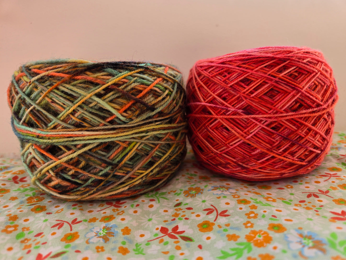 Kit de laine teinte a la main "Josette" kit 2S03 ( 2 échevaux mis en cake )